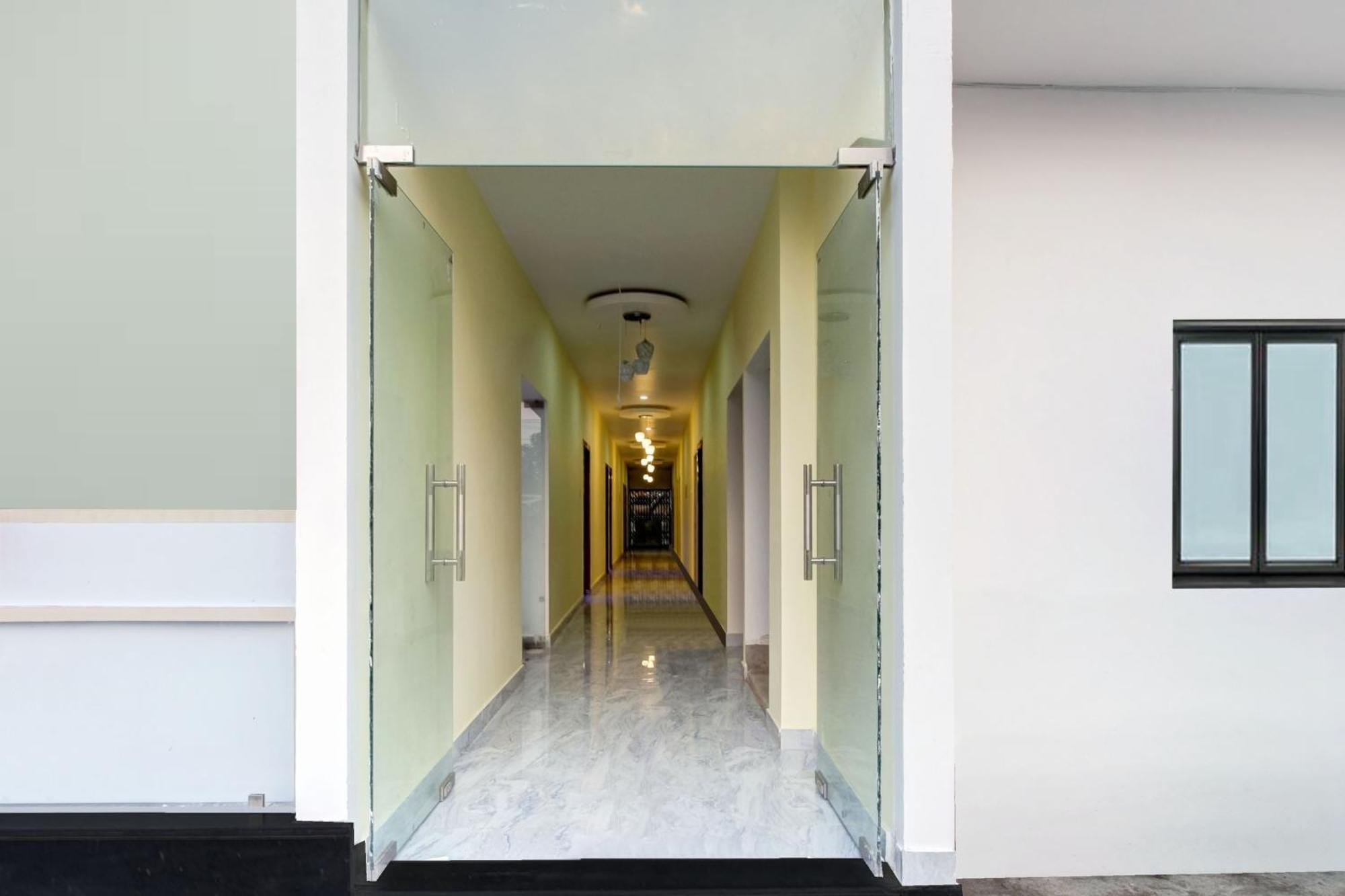 Super Hotel O Sai D-Lux Guwahati Luaran gambar
